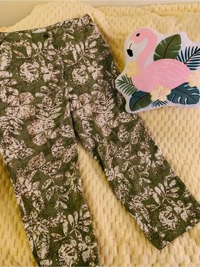 Charter Club Cotton Capri Pants  Tropical Print Green Tan Women’s Size 8 Resort